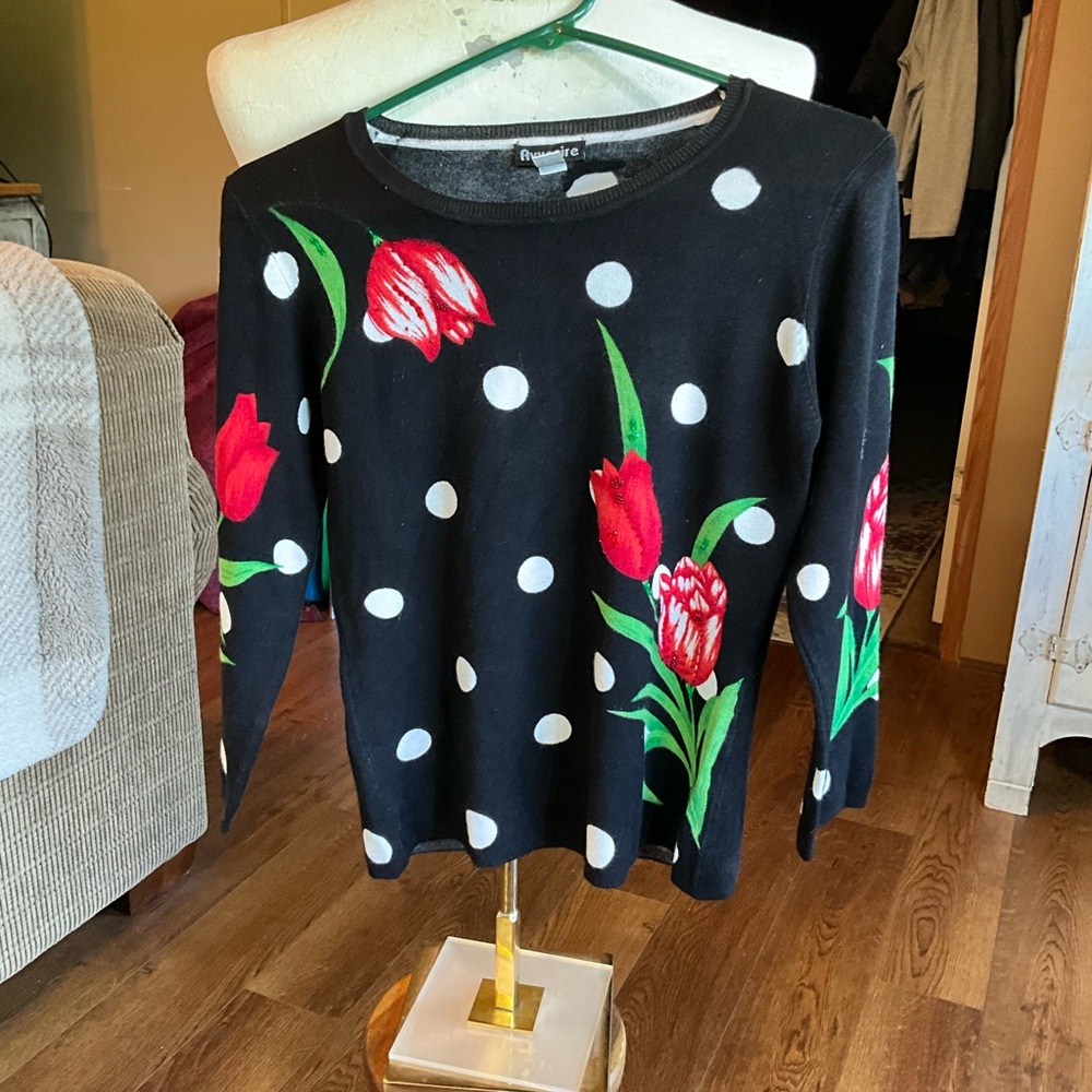 Avvenire size small  ladies top